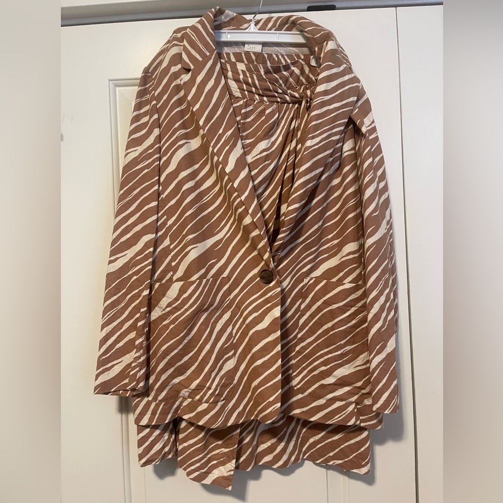 Jacket and skirt set. XL